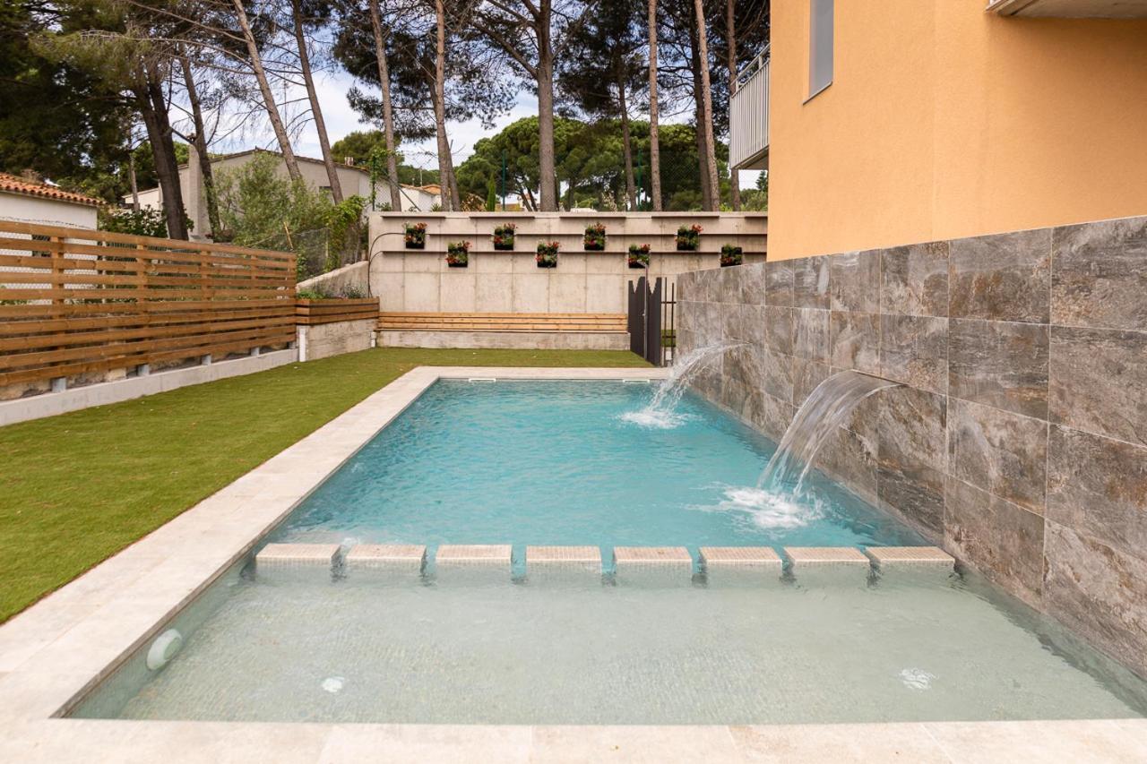 Albana Apartaments Turistics L'Escala Exterior photo